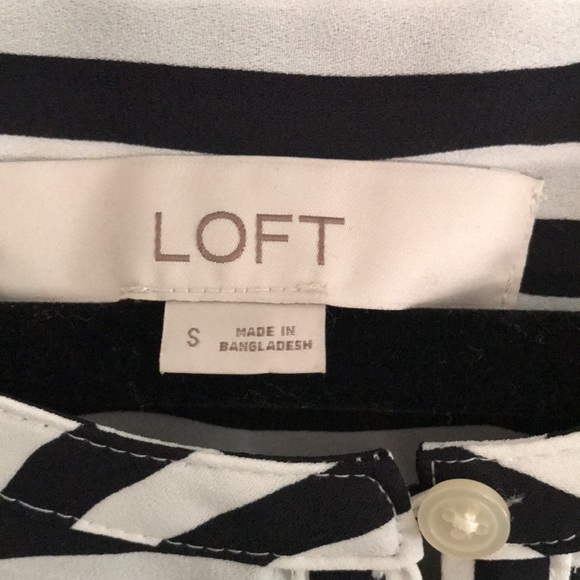 😃LOFT top - Picture 2 of 3